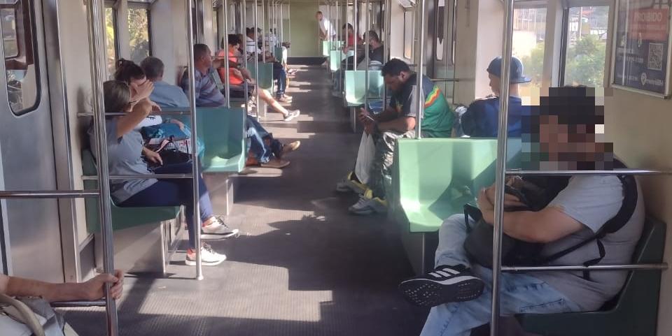 Os passageiros foram informados que se tratava de uma falha e que todos deveriam permanecer sentados (Nelson Flores / Hoje em Dia)