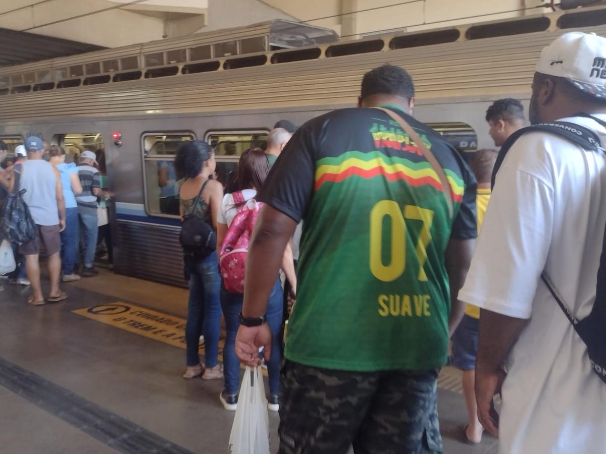 Quem estava no metrô que estragou foi realocado em um novo carro (Nelson Flores / Hoje em Dia)