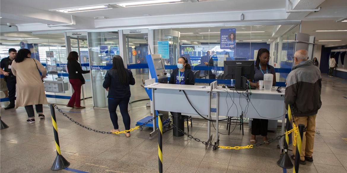 Parcela tem adicional de R$ 50 a gestantes e filhos de 7 a 18 anos (Joédson Alves/Agência Brasil)