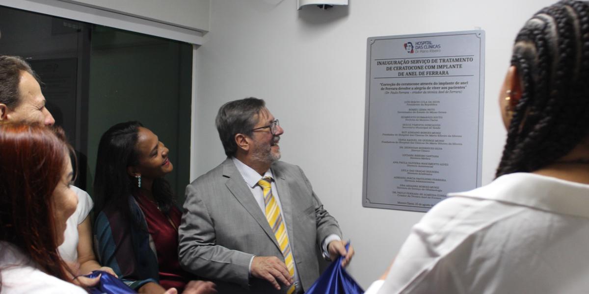 Renomado oftalmologista inaugurou ontem a oferta do procedimento gratuito no Mário Ribeiro (Leonardo Queiroz)
