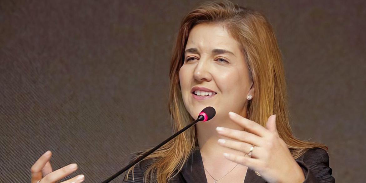 Foto produzida em 28/05/2018 - A advogada Daniela Teixeira, durante entrega de carteiras na OAB. (OAB DF / Divulgação)