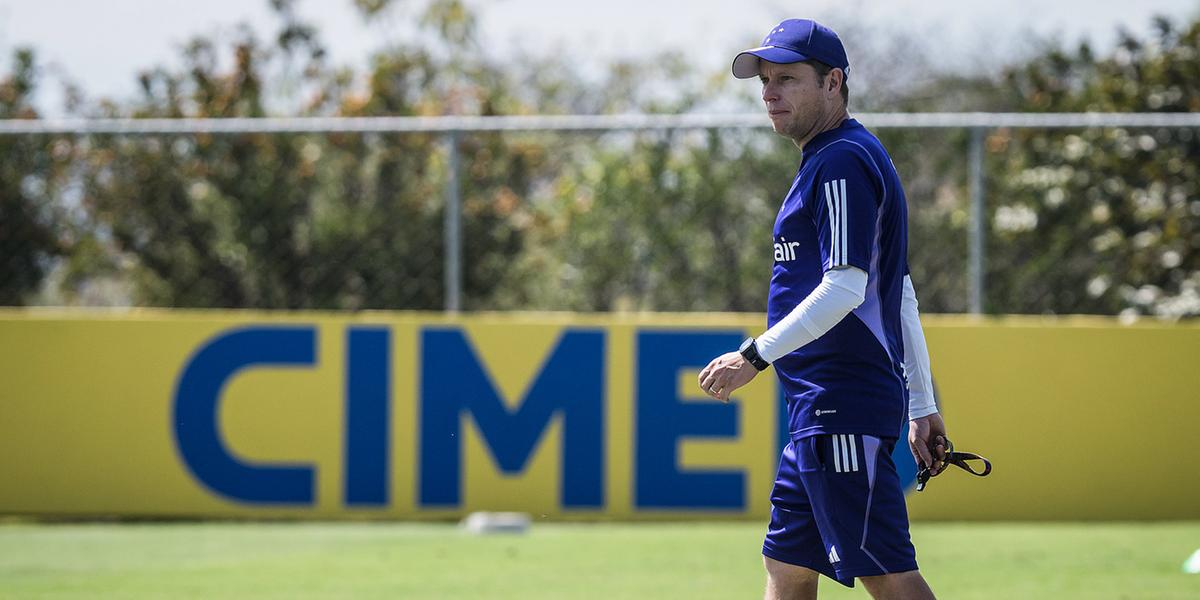 Fernando Seabra, treinador do Sub-20, comandará o time diante do RB Bragantino (Gustavo Aleixo/Cruzeiro)