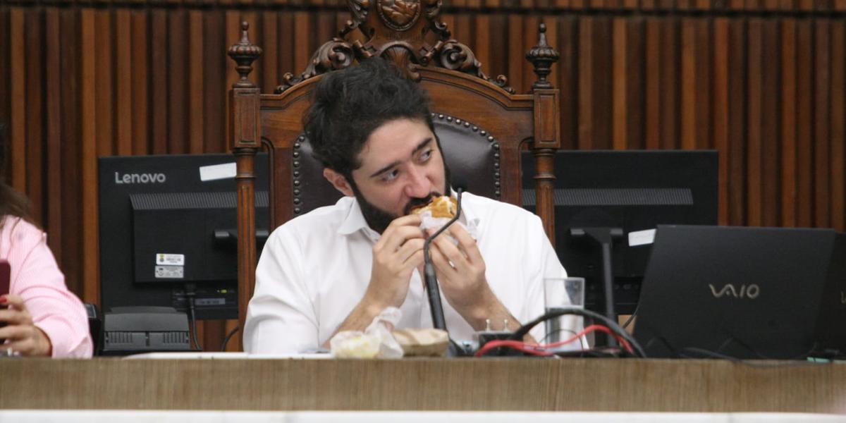 (Maurício Vieira)