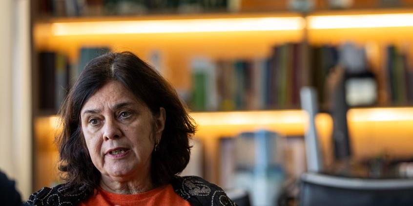 Ministra da Saúde, Nísia Trindade durante entrevista para a Empresa Brasil de Comunicação (EBC), em seu gabinete no ministério (Joédson Alves/Agência Brasil)