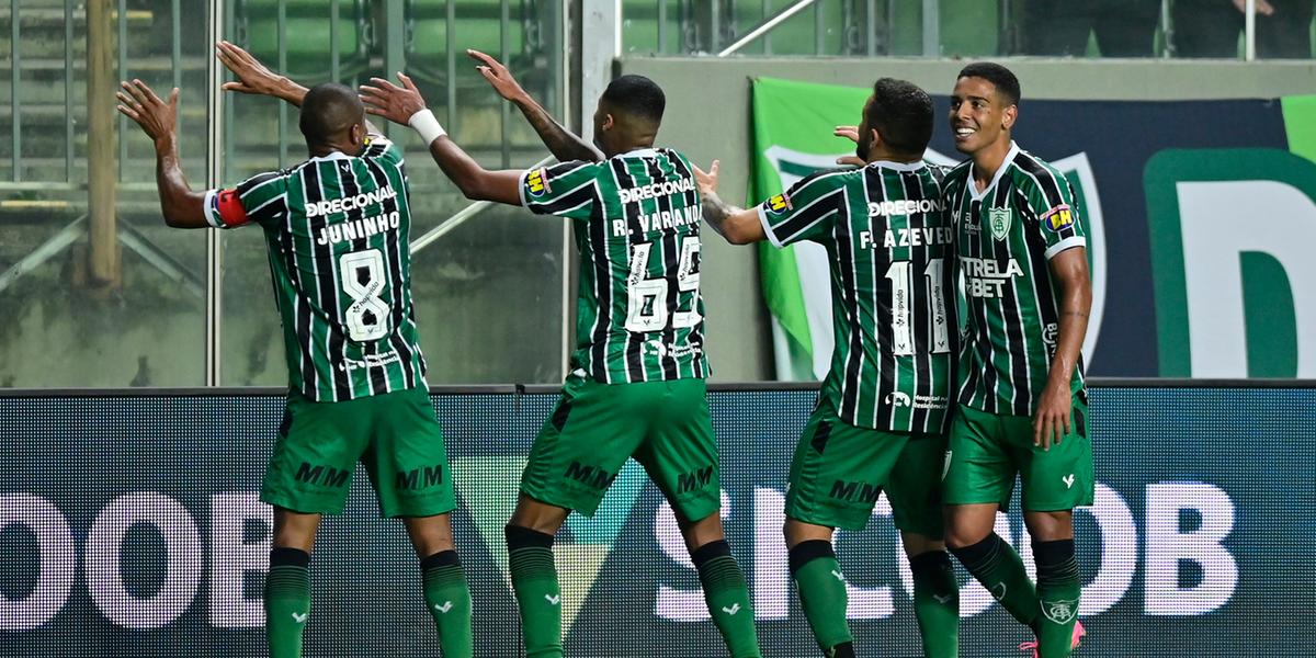 Varanda e Juninho marcam e garantem a vitória do América sobre o Santos (Mourão Panda / América)