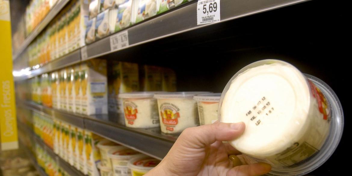 Entre 2019 e 2021, caiu consumo de cereais, hortaliças, frutas e sucos (Tânia Rêgo/Arquivo/Agência Brasil)