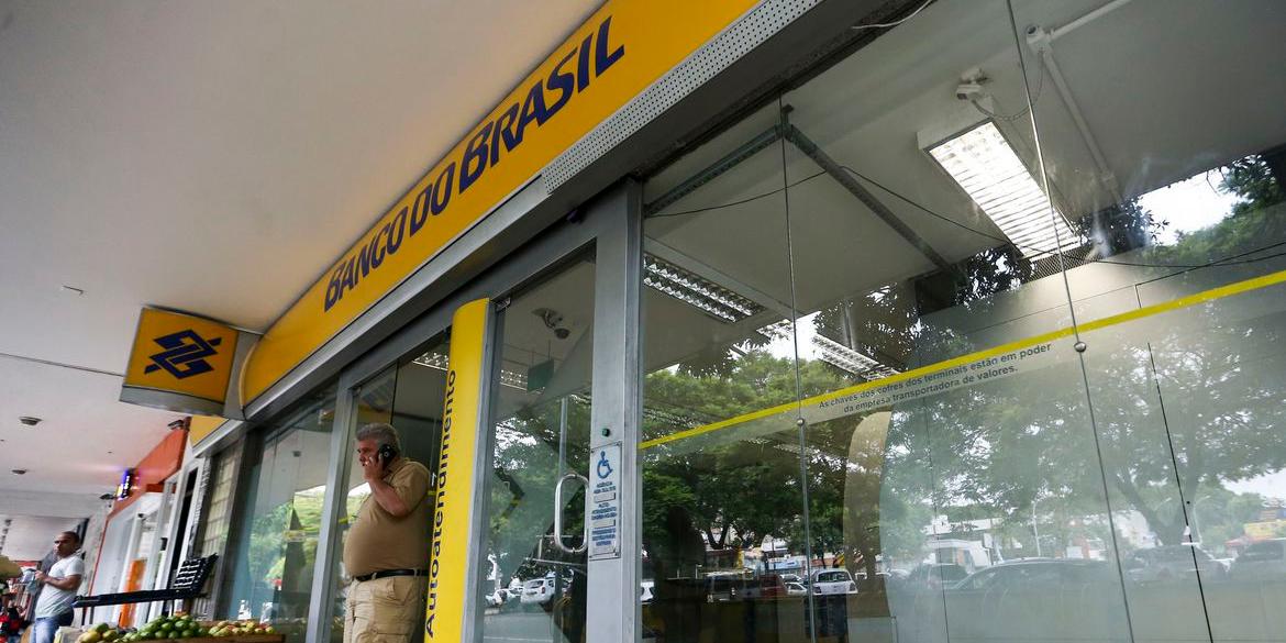 Contas que vencem no feriado podem ser pagas no dia útil seguinte (Marcelo Camargo/Agência Brasil/Arquivo)