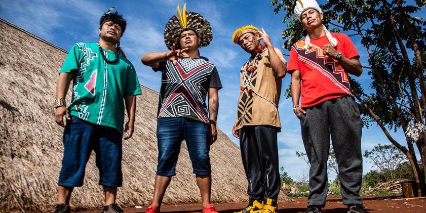 Rappers indígenas do Brô MC’S vão apresentar o show "Retomada' (@gabidibella)