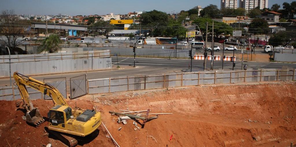 Apesar da promessa de mais fluidez no tráfego do vetor norte, quem passa, reside ou trabalha por lá reclama dos problemas diários (Valéria Marques)