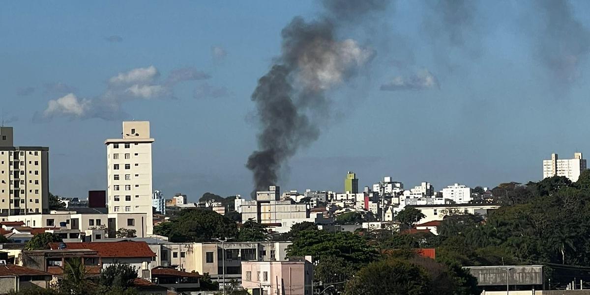 Fumaça podia ser vista de longe (Pedro Melo / Hoje em Dia)