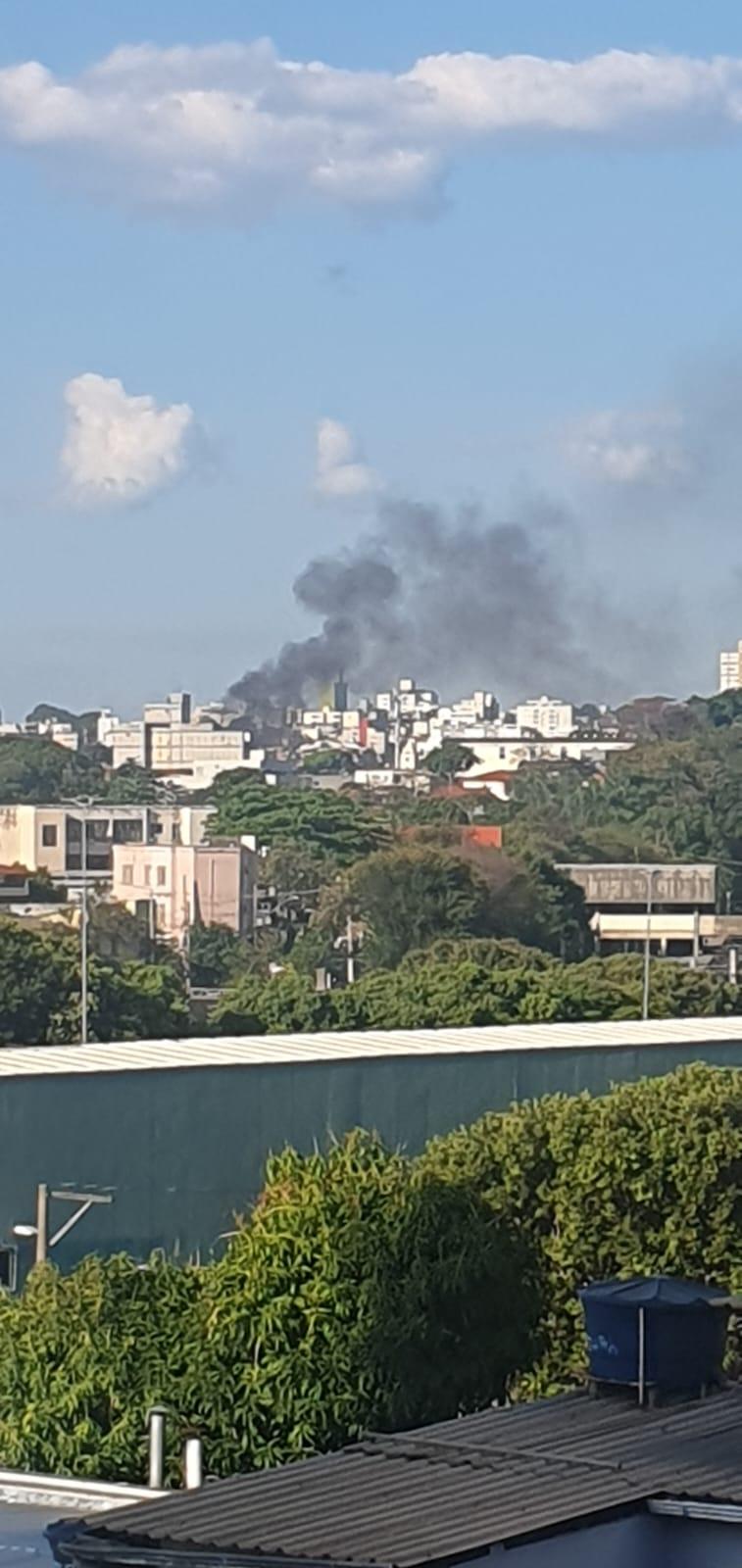 Visão da fumaça desde o bairro Prado (reprodução / redes sociais)