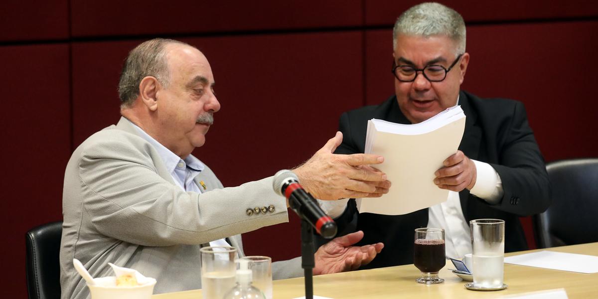 Fuad Noman e Alcino Rocha firmam acordo para Mundial de 2027 (Rodrigo Clemente/PBH)