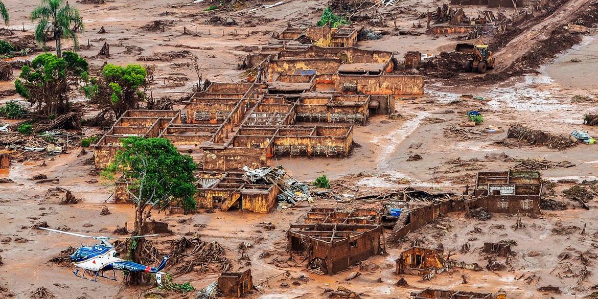 Tragédia em Mariana ocorreu em novembro de 2015, quando a lama inundou dezenas de cidades, causando a morte de 19 pessoas (Antônio Cruz / Agência Brasil)