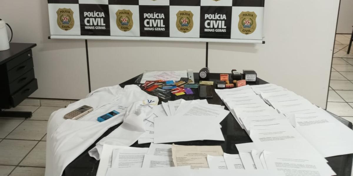 A golpista se passava por representante de uma empresa de antenas de telefonia (Polícia Civil/Divulgação)
