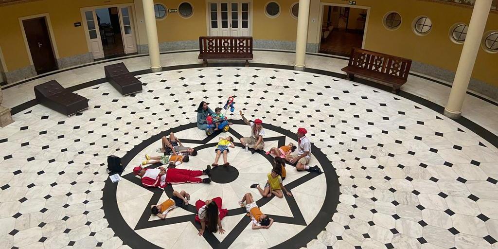 Crianças podem se divertir com plantação de árvores, caça tesouro na famosa lama utilizadas nos banhos terapêuticos, pintura ao ar livre, contos infantis, teatro, oficina de culinária e festa à fantasia (Grande Hotel / divulgação)