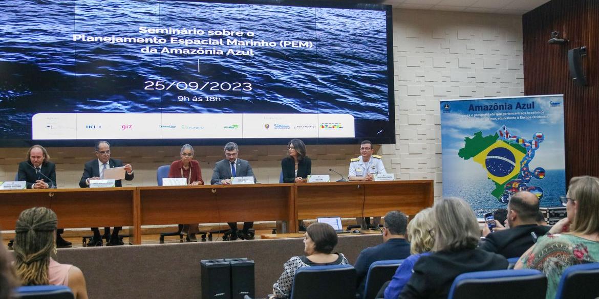 Ministra Marina Silva participa do Seminário de Desenvolvimento das Definições Estratégicas para o Planejamento Espacial Marinho da Amazônia Azul, na sede do Ibama em Brasília (Fábio Rodrigues-Pozzebom / Agência Brasil)