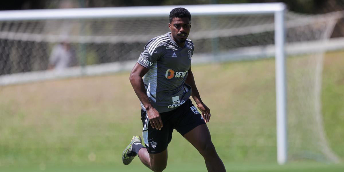 Após acidente de carro, Jemerson deverá treinar normalmente na Cidade do Galo (Pedro Souza / Atlético)