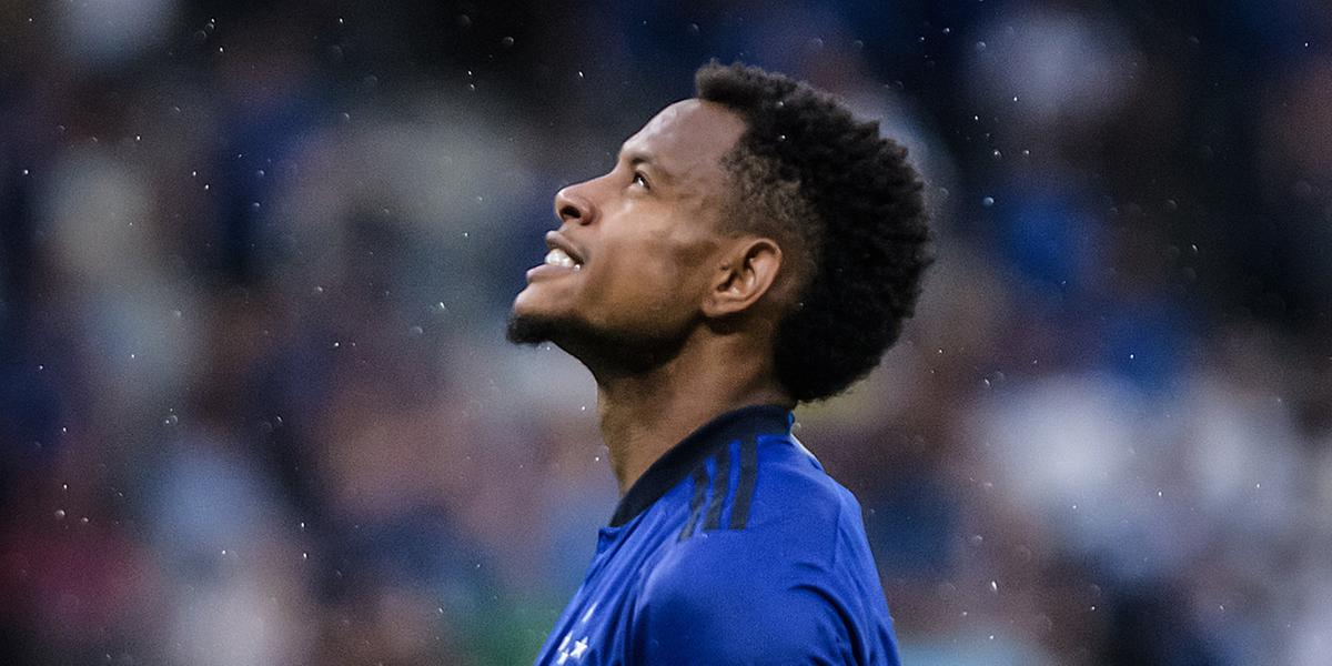 Matheus Jussa recebeu o terceiro cartão amarelo contra o Coelho e não estará disponível para o duelo contra o Cuiabá (Gustavo Aleixo/Cruzeiro)