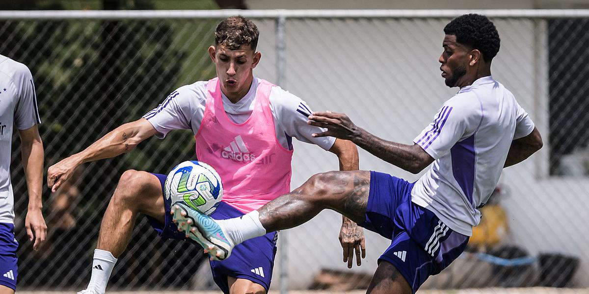 Wesley Gasolina, lateral da base do Flamengo, acerta com a