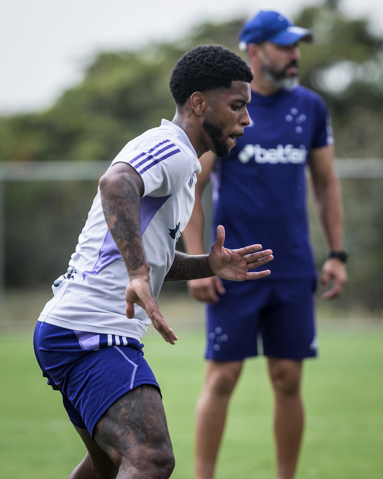Se recuperando de lesão, Wesley Gasolina completa um ano de Cruzeiro