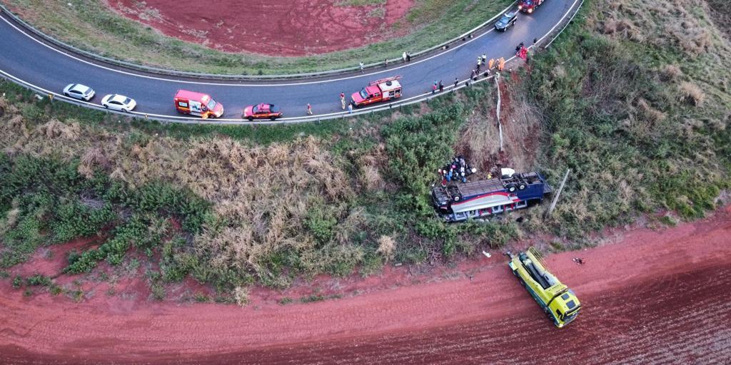 Ônibus que caiu de ribanceira em MG e matou duas pessoas fazia viagem de forma clandestina