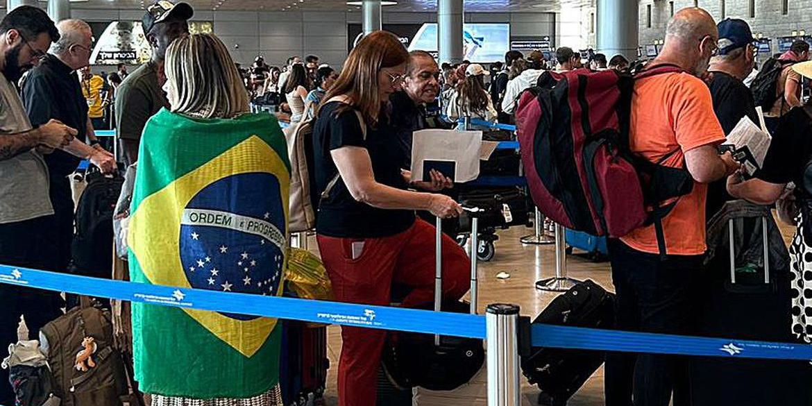 Aeronave voará direto para Brasília, chegando na madrugada de quarta (X/Ministério das Relações Exteriores)