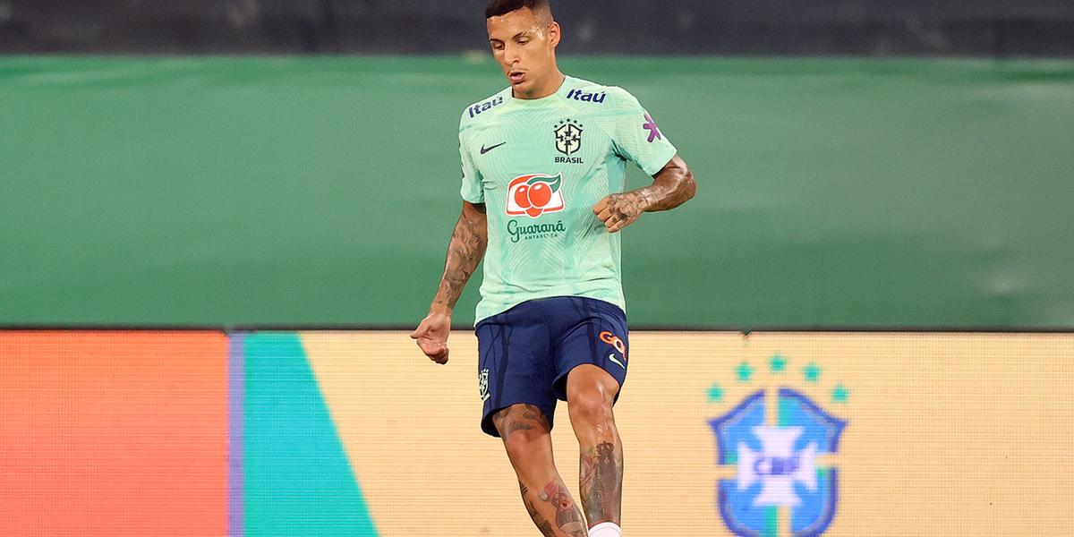 Guilherme Arana deve começar a partida contra a Venezuela entre os 11 titulares (Vitor Silva/CBF)