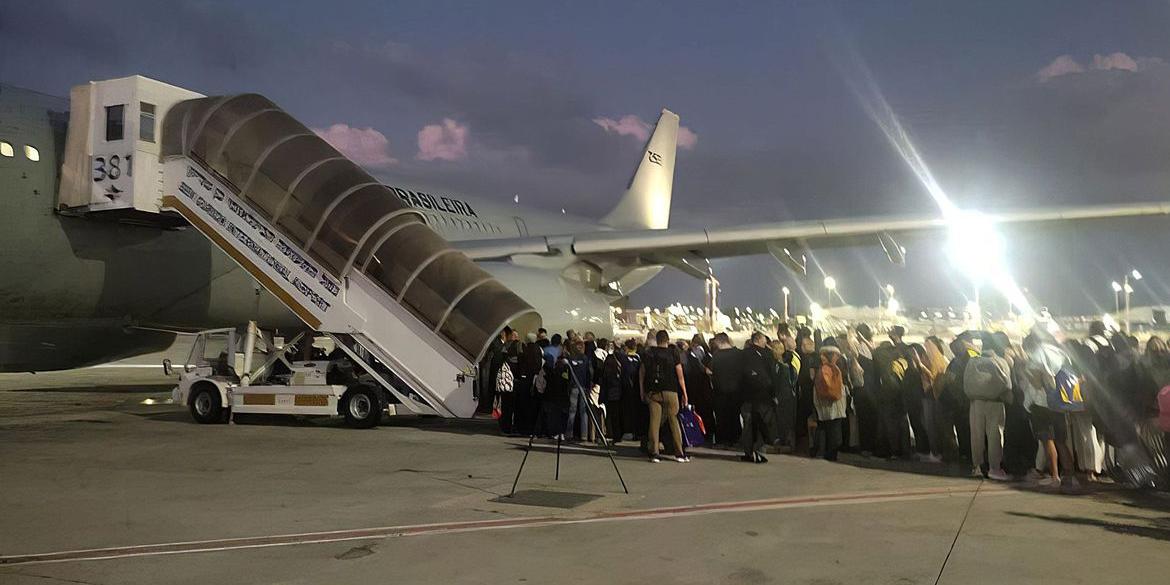 Aeronave pousou no Rio de Janeiro com 214 pessoas (Força Aérea Brasileira)