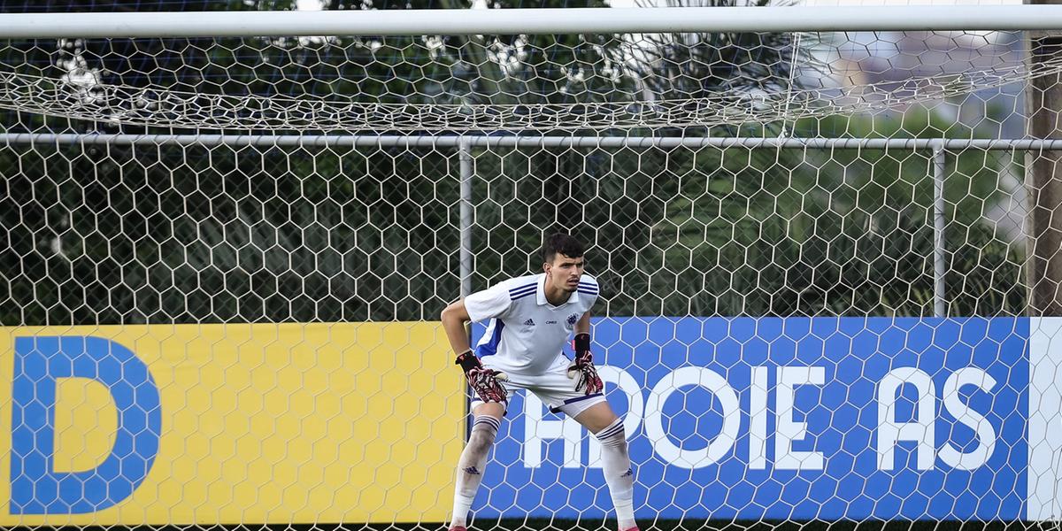 Otávio fecha o gol em mais uma decisão de pênaltis no sub-20 (Staff Images Cruzeiro)