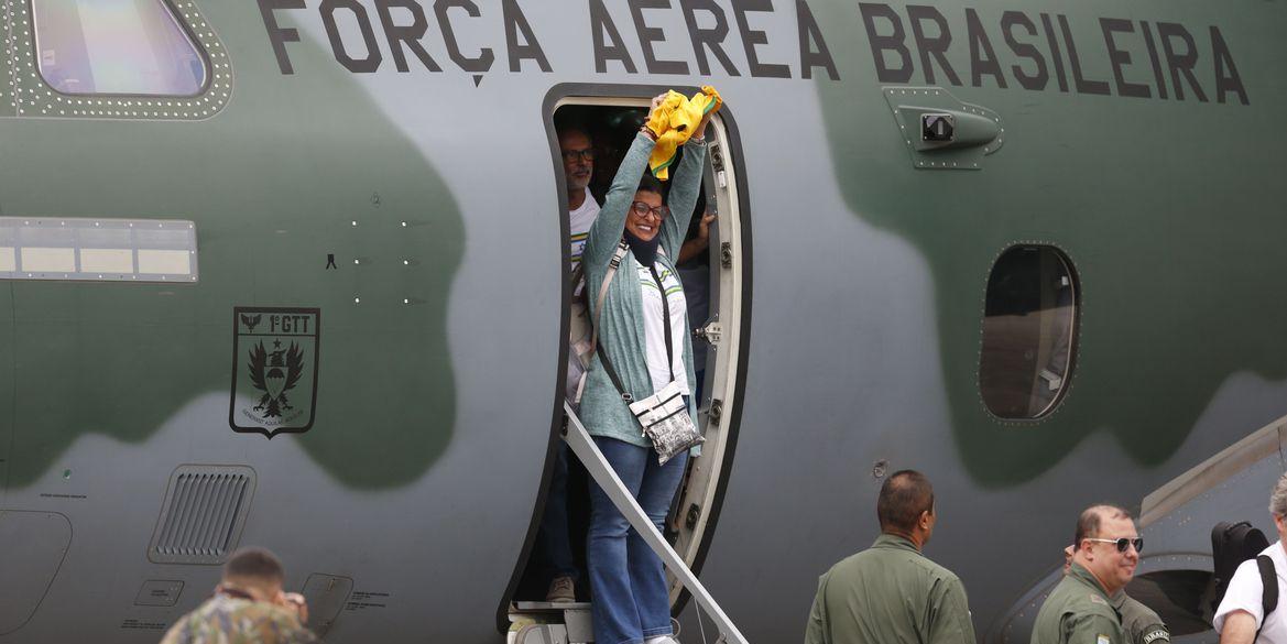 Comandante da FAB diz que 1º etapa vai repatriar quase mil brasileiros (Paulo Pinto / Agência Brasil)