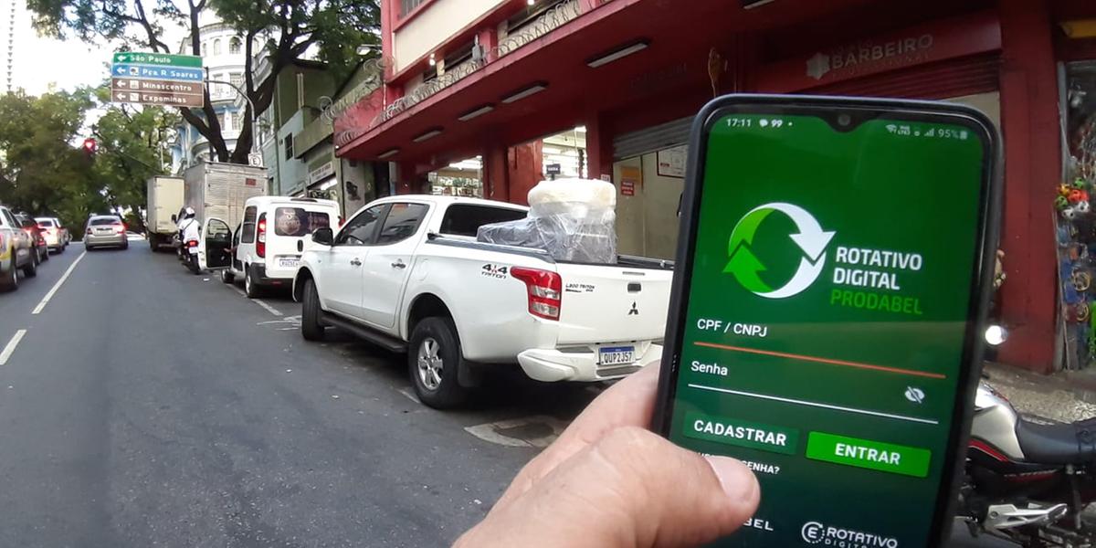 Créditos para estacionamento rotativo em BH são comprados por meio de aplicativos eletrônicos (Maurício Vieira)