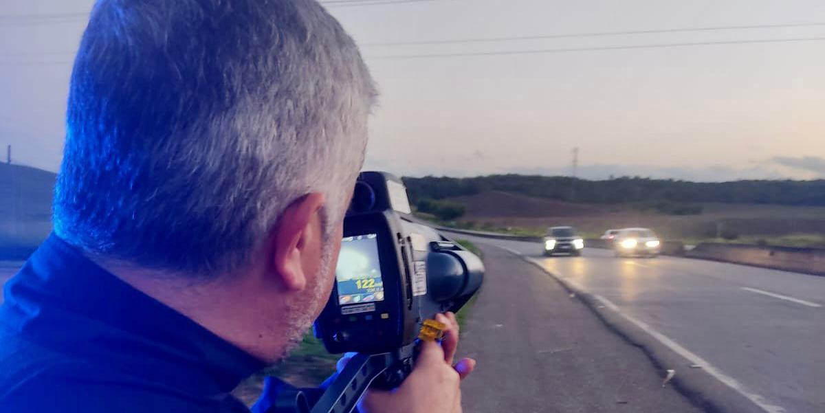 De alcance maior, o “Trucam” capta imagens mais nítidas e grava vídeos (PRF/Divulgação)