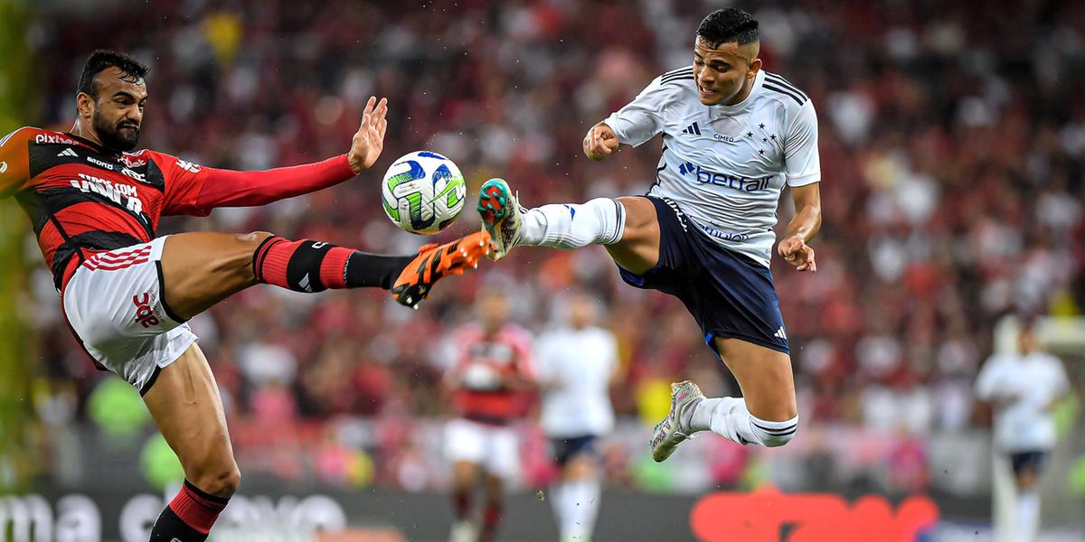 Wesley Gasolina, lateral da base do Flamengo, acerta com a