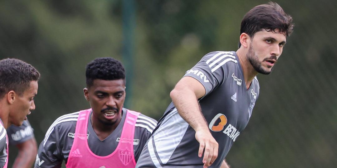 Igor Rabello pode voltar ao time titular do Atlético contra o RB Bragantino (Pedro Souza / Atlético)