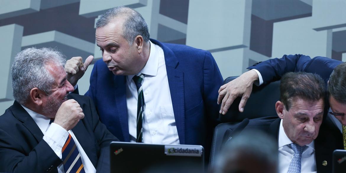 Reunião da Comissão de Assuntos Econômicos (CAE) que votou o substitutivo da Câmara ao projeto de lei (PL 334/2023) que prorroga a desoneração da folha de pagamentos para 17 setores da economia (Lula Marques/ Agência Brasil)