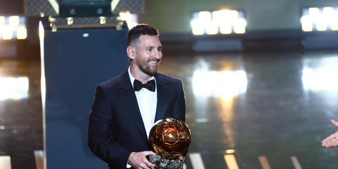Lionel Messi é o maior vencedor do prêmio Bola de Ouro, com oito conquistas no total (Reprodução/ Twitter @ballondor)