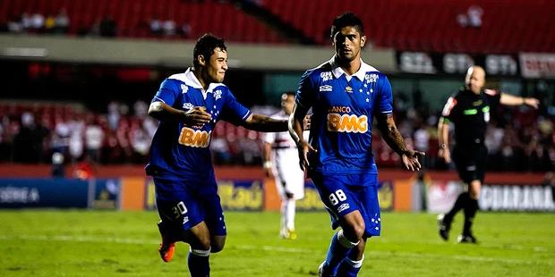 Luan marcou três gols na vitória celeste por 3 a 0 contra o São Paulo (Daniel Vorley/ Ag. Estado)