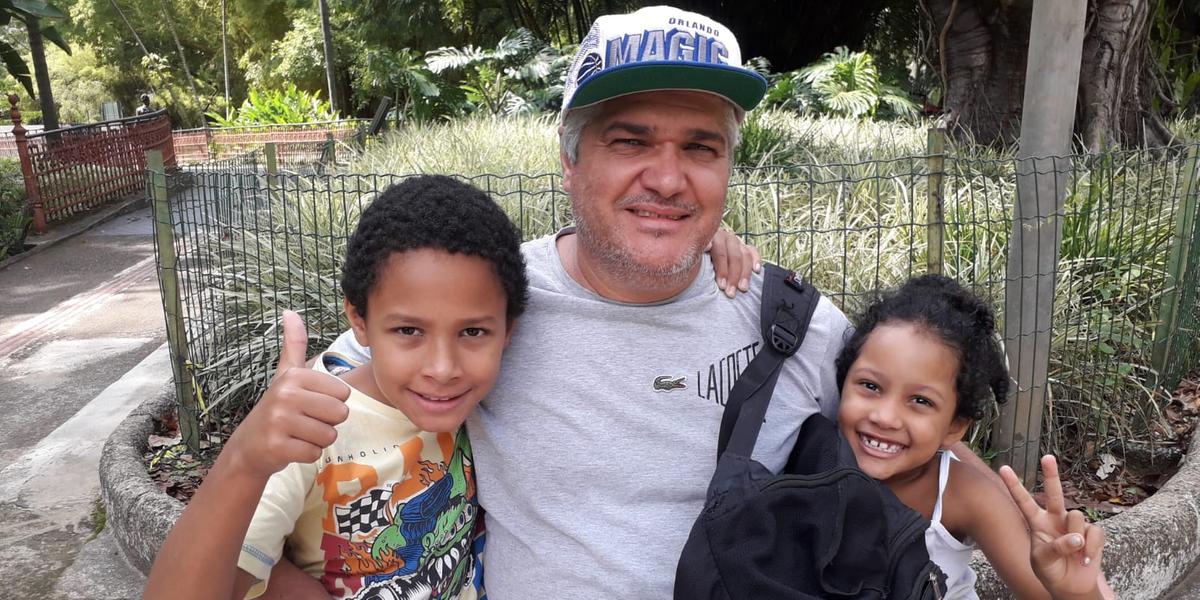 Davi Rodrigues e os filhos Raylander e Nicole (Maurício Vieira/Hoje em Dia)