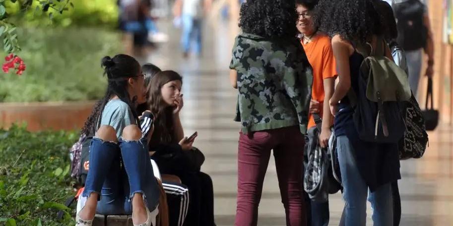 Alunos pagantes e bolsistas deverão participar das mesmas turmas e atividades acadêmicas (Marcello Casal Jr / Agência Brasil)