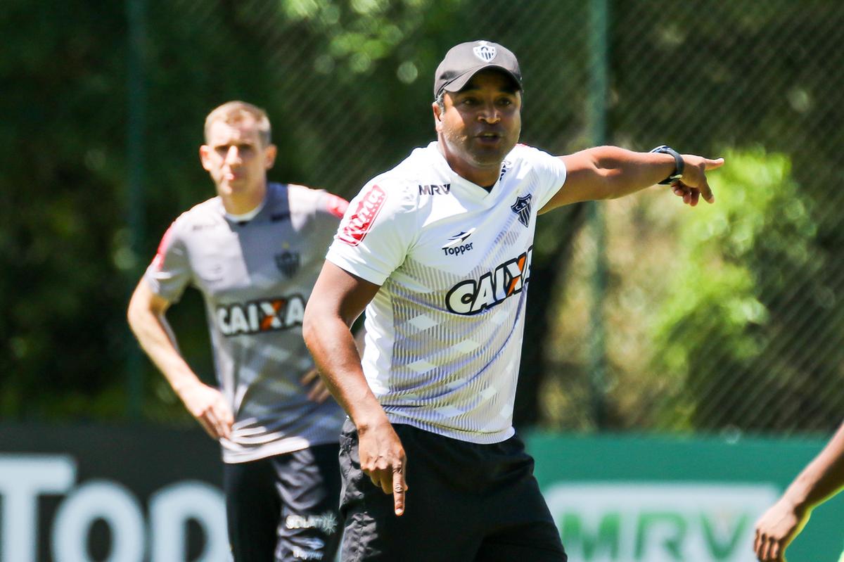 Roger Machado treinou o maior rival do Cruzeiro, Atlético em 2017 (Bruno Cantini/Atlético)