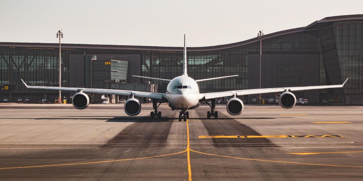 O momento atual é bastante oportuno, com privatizações em vários aeroportos do país (Bao Menglong via Unsplash)