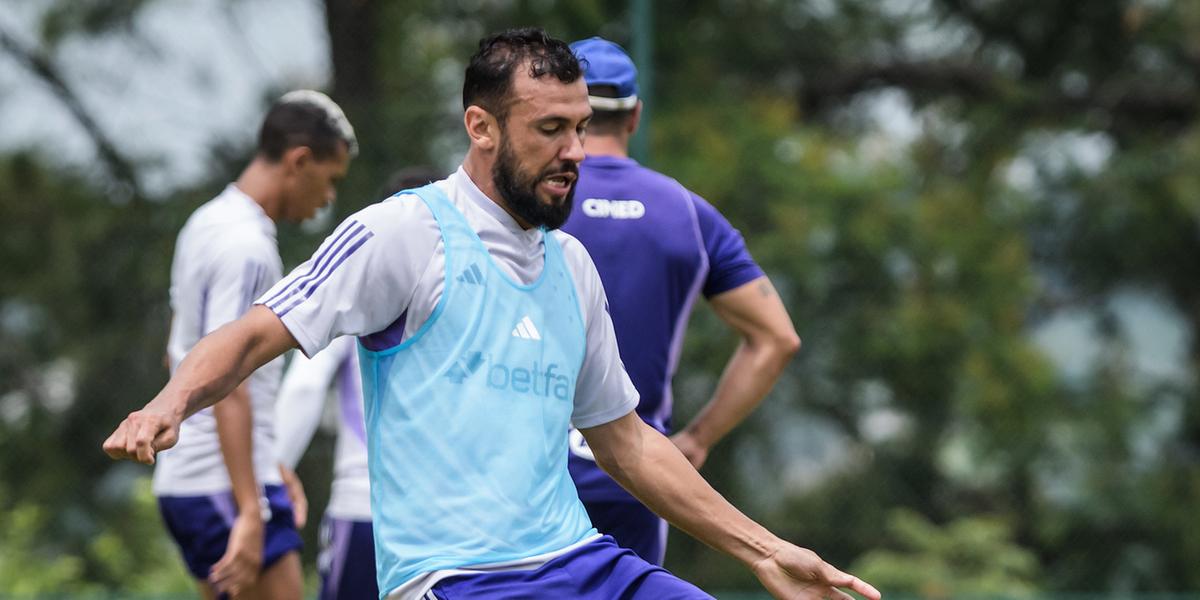 Castan terá novo companheiro de zaga na estreia de Autuori (Gustavo Aleixo/Cruzeiro)