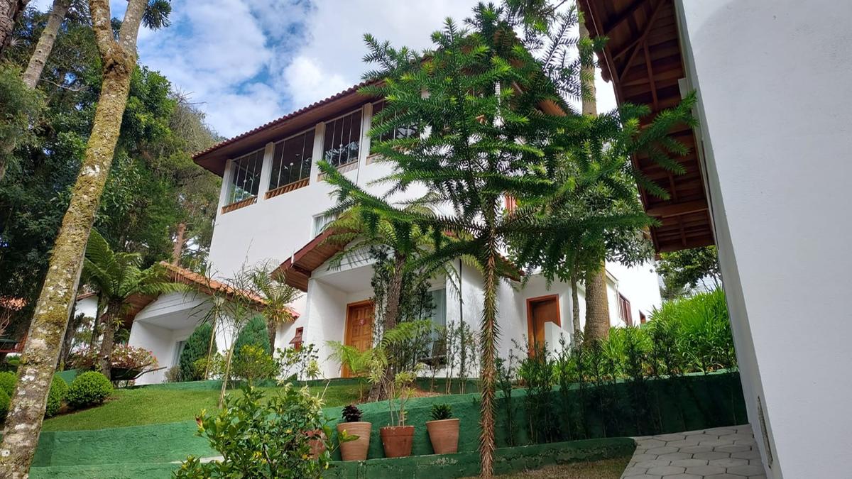 Pousada Jardim da Mantiqueira se destaca por sua proximidade com o centro, tendo fácil acesso a restaurantes e lojas locais (Jardim da Mantiqueira / divulgação)