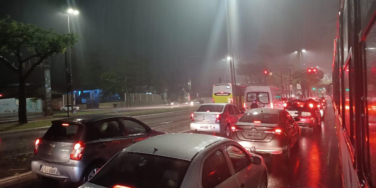 Choveu muito em BH na noite de segunda-feira (20) (Rogério Lima / Hoje em Dia)