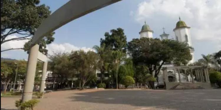 No tour pelo bairro de Santa Tereza, participante vai conhecer sobre a história do Clube da Esquina (Vander Bras / Portal Belo Horizonte)