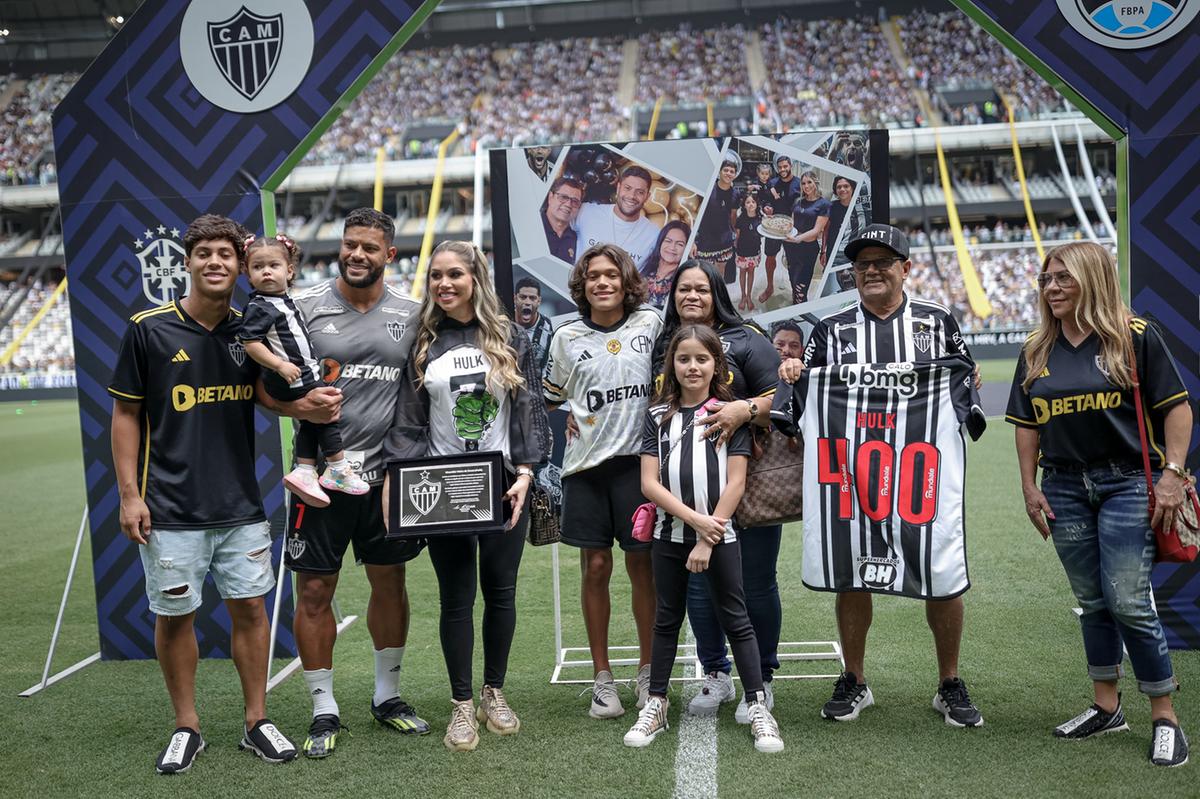 Hulk é homenageado pelos 400 gols na carreira (Staff Images Atlético)