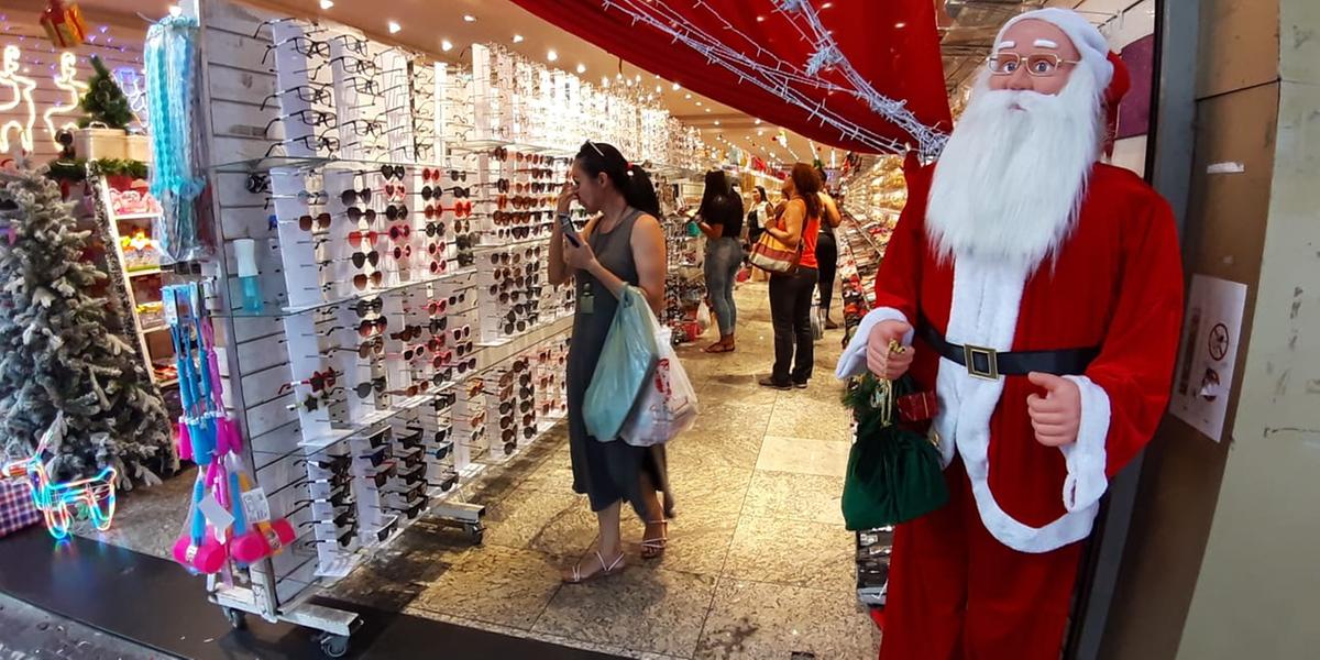 Papai Noel promete ser mais 'gordo' este ano (Maurício Vieira / Hoje em Dia)