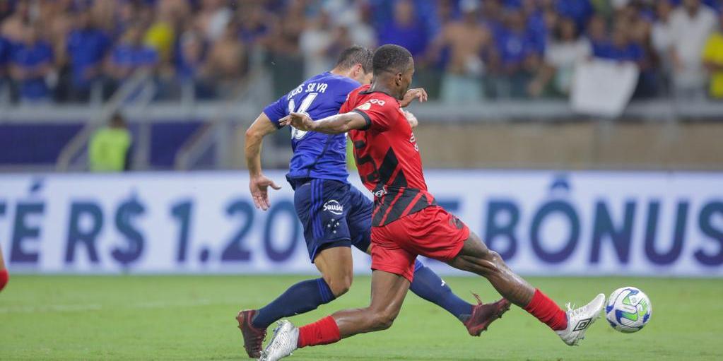 Cruzeiro desperdiça pênalti, domina o Furacão, mas fica só no empate no  Mineirão