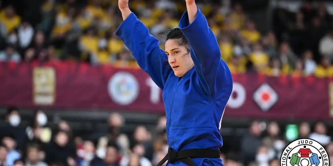 Brasileira garante título diante da atual campeã mundial Inbar Lanir (Tamara Kulumbegashvili / IJF Divulgação)