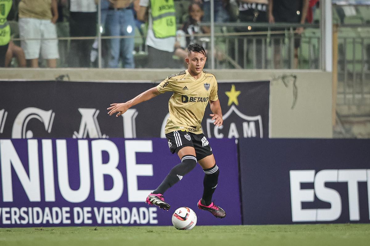 Vitor Gabriel, de 17 anos, em sua primeira partida no profissional do Atlético (Pedro Souza/ Atlético)